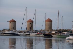 Ρόδος: Πεταλούδες, Ιππότες και ανεμόμυλοι!