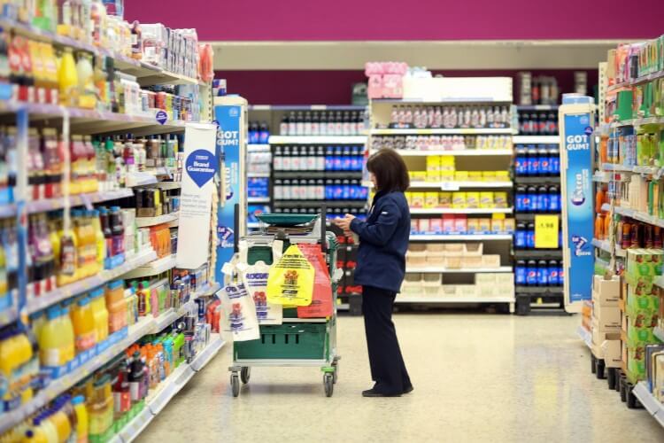 Εκπρόσωποι των Tesco και Μetro δηλώνουν ότι εμπιστεύονται τους νέους Έλληνες παραγωγούς. 