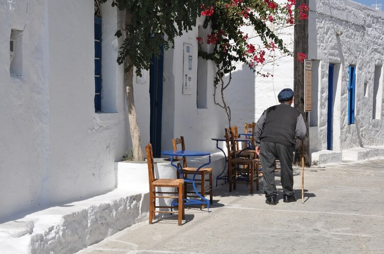 Η Σχοινούσα μαγεύει τους επισκέπτες με την ομορφιά της απλότητάς της. 