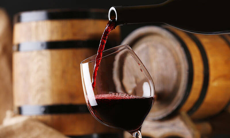 Wine Intelligence: Αλλάζει η κατανάλωση κρασιού στους νέους